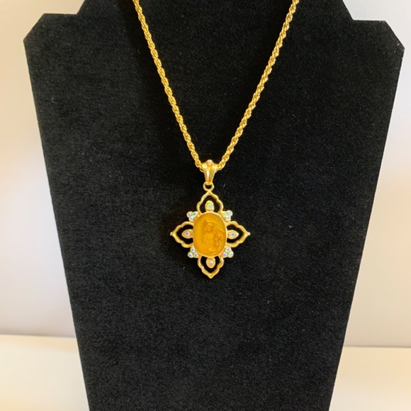 The Vatican Library Collection/Religious Church pendant gold tone 26inch chain - Picture 4 of 10